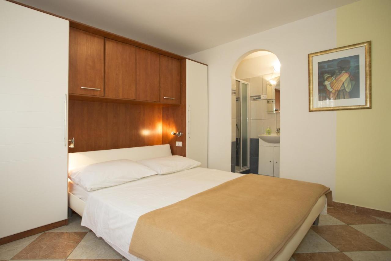 Apartments By The Sea Mavarstica, Ciovo - 12696 Trogir Bagian luar foto