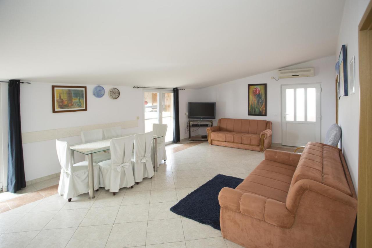 Apartments By The Sea Mavarstica, Ciovo - 12696 Trogir Bagian luar foto