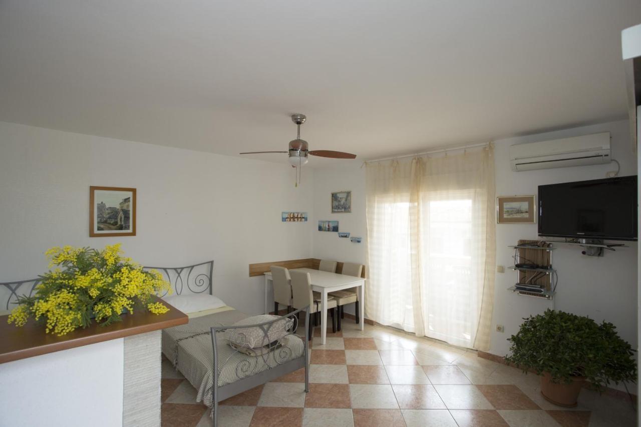 Apartments By The Sea Mavarstica, Ciovo - 12696 Trogir Bagian luar foto