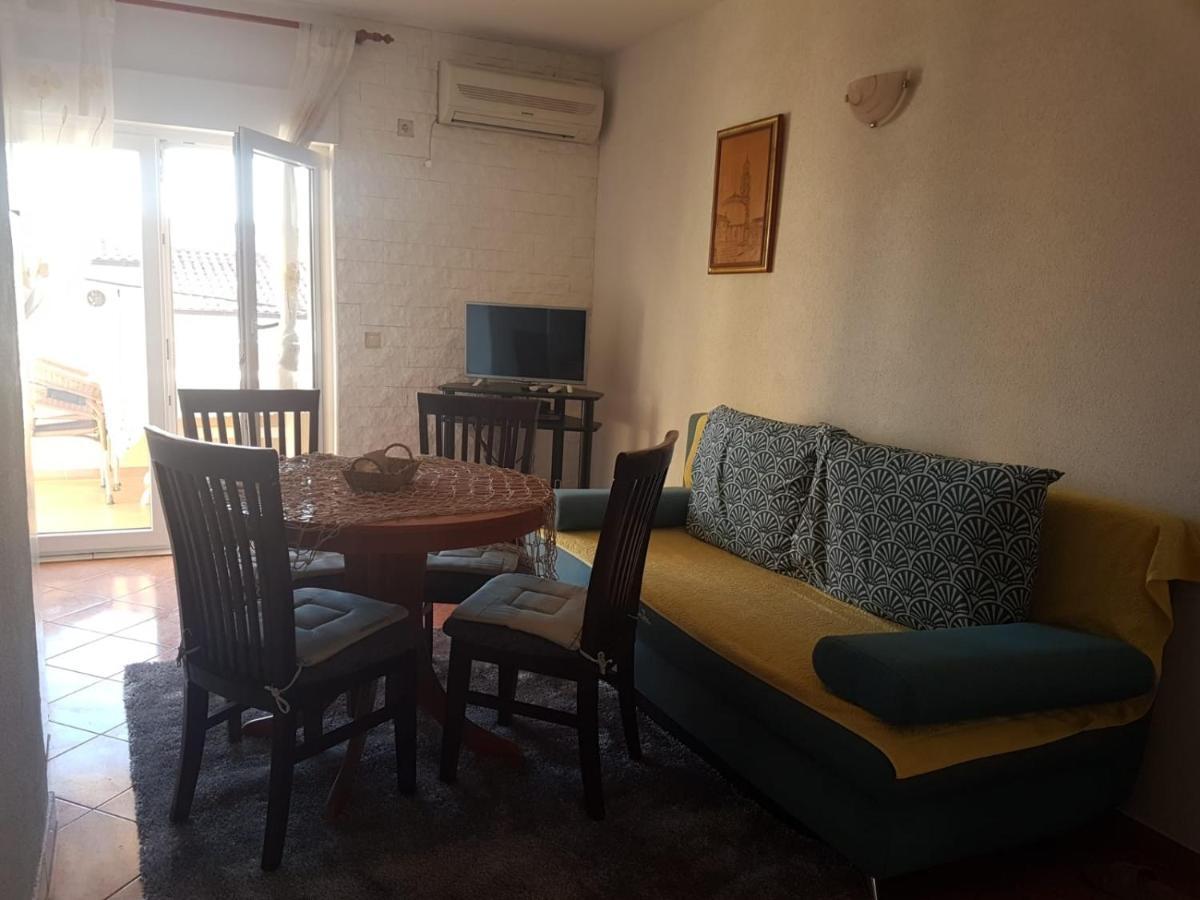 Apartments By The Sea Mavarstica, Ciovo - 12696 Trogir Bagian luar foto
