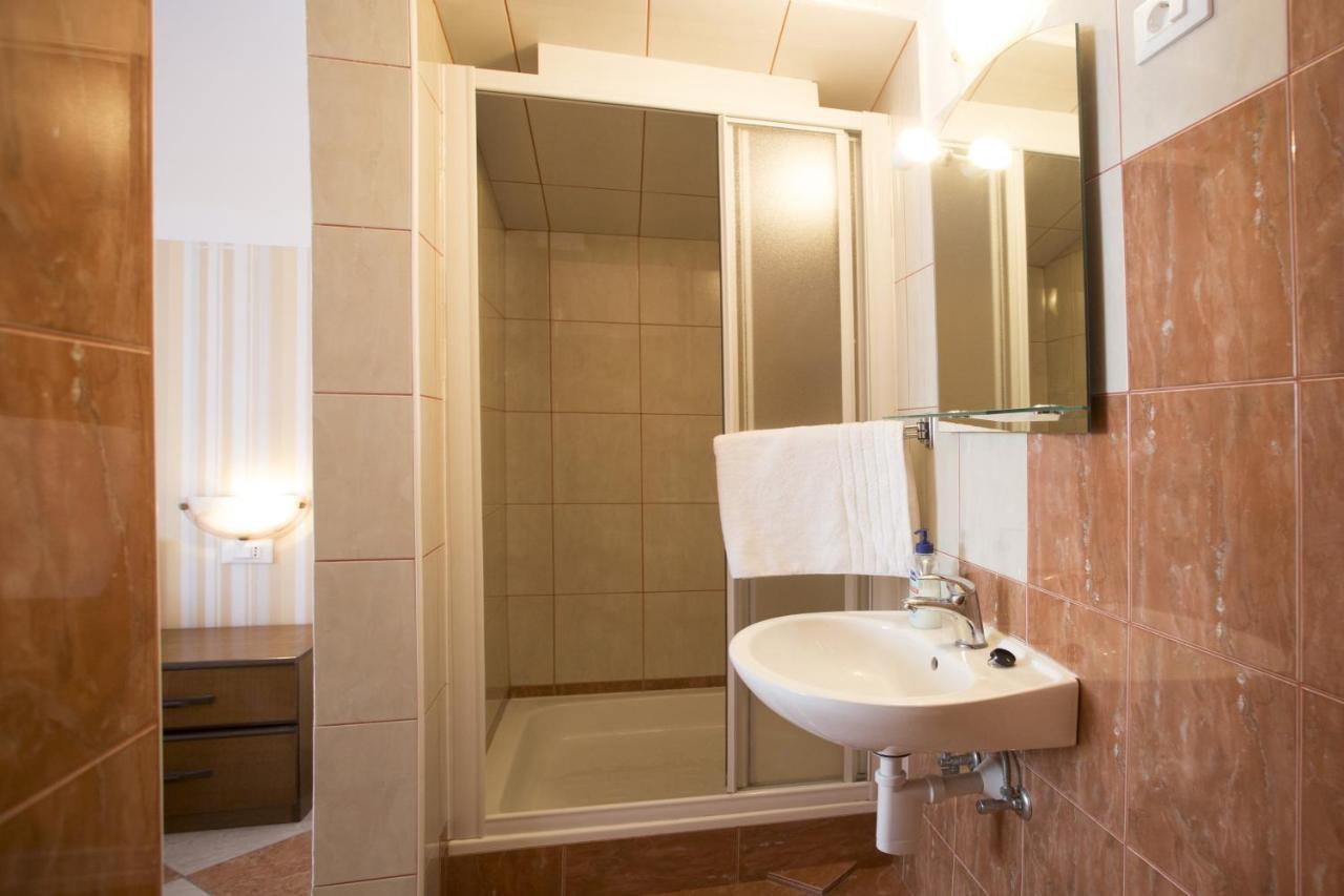 Apartments By The Sea Mavarstica, Ciovo - 12696 Trogir Bagian luar foto